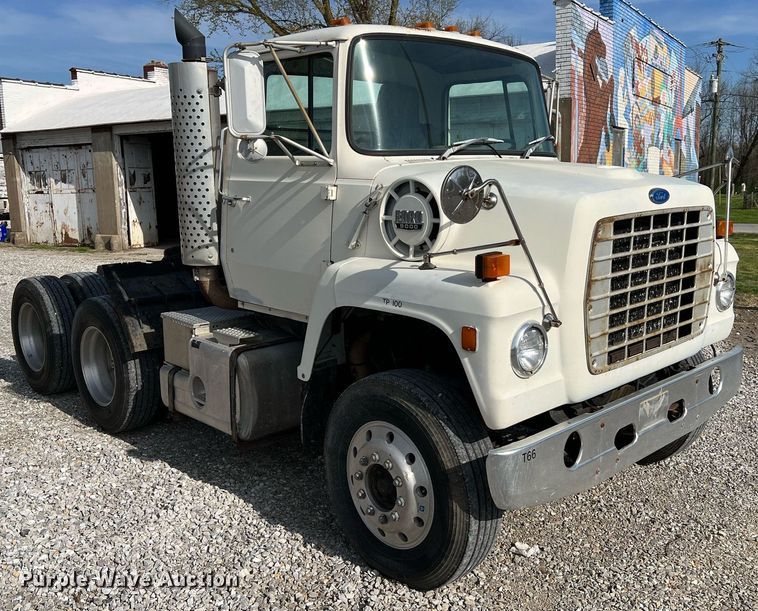 image for item LI9615 1985 Ford L9000  semi truck