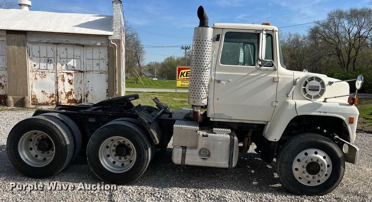 image for item LI9615 1985 Ford L9000  semi truck