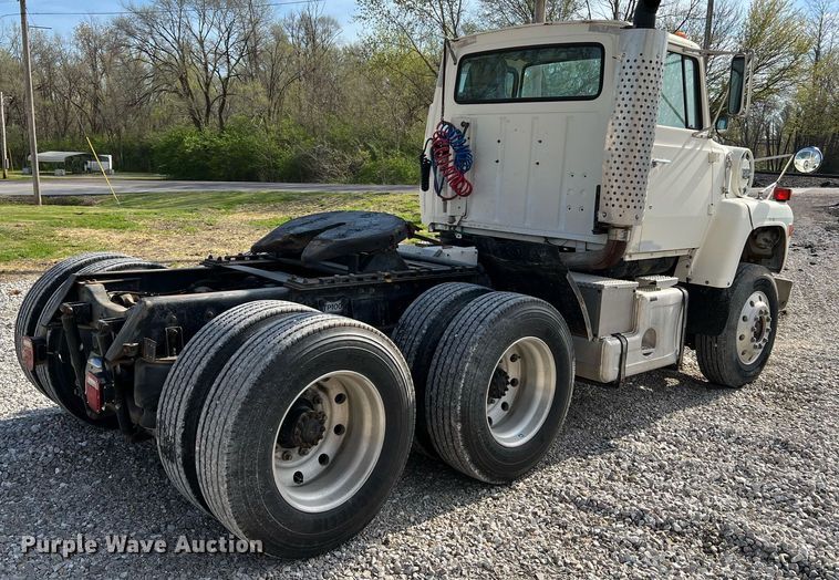 image for item LI9615 1985 Ford L9000  semi truck