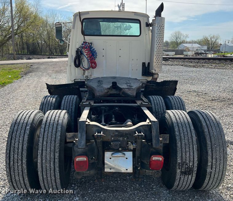 image for item LI9615 1985 Ford L9000  semi truck