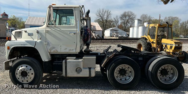 image for item LI9615 1985 Ford L9000  semi truck