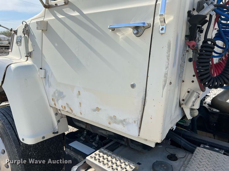 image for item LI9615 1985 Ford L9000  semi truck