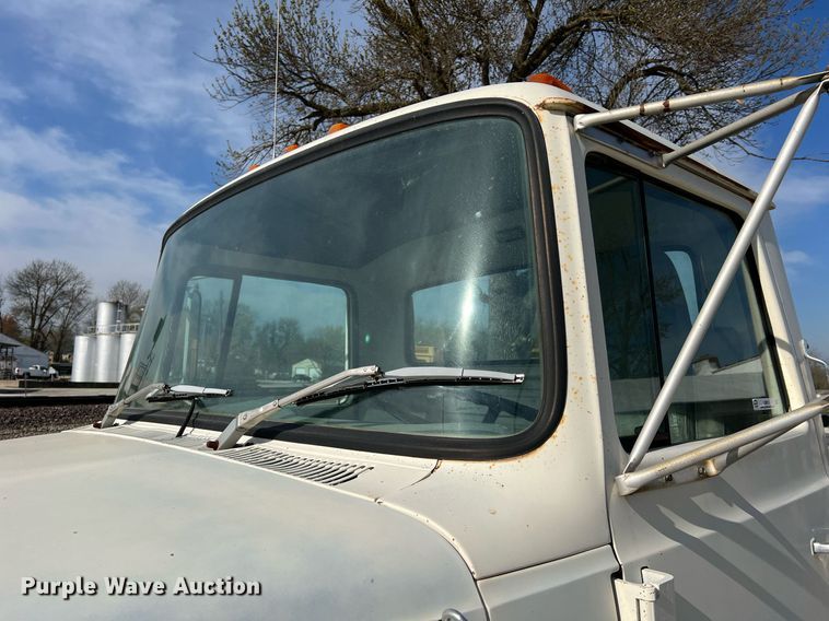 image for item LI9615 1985 Ford L9000  semi truck