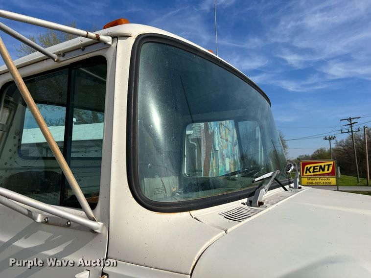 image for item LI9615 1985 Ford L9000  semi truck