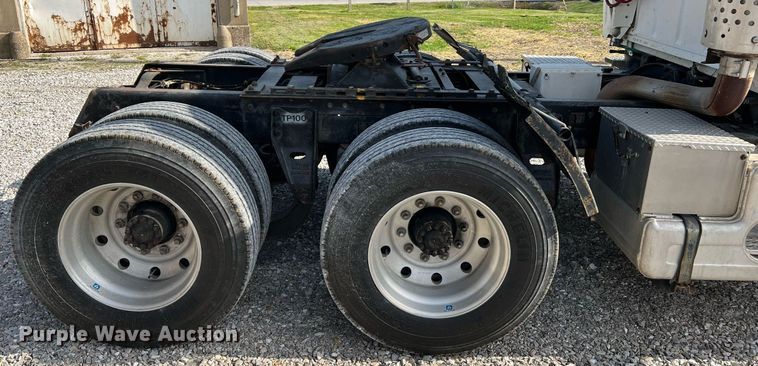 image for item LI9615 1985 Ford L9000  semi truck