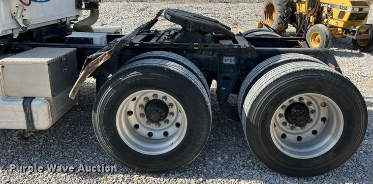 image for item LI9615 1985 Ford L9000  semi truck