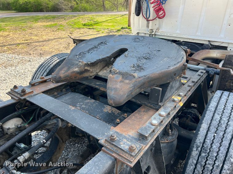 image for item LI9615 1985 Ford L9000  semi truck