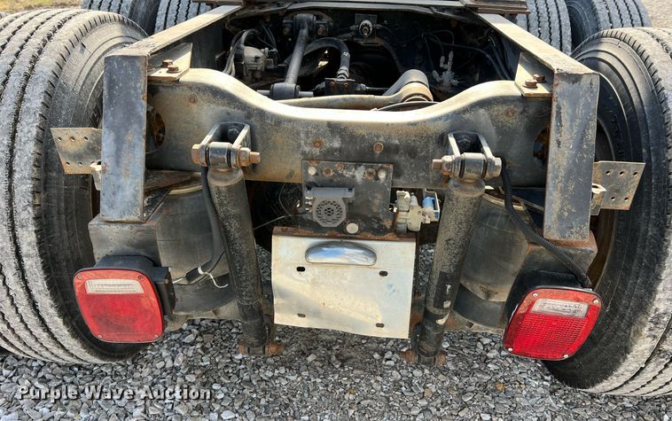 image for item LI9615 1985 Ford L9000  semi truck