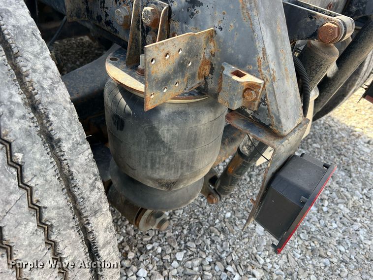 image for item LI9615 1985 Ford L9000  semi truck