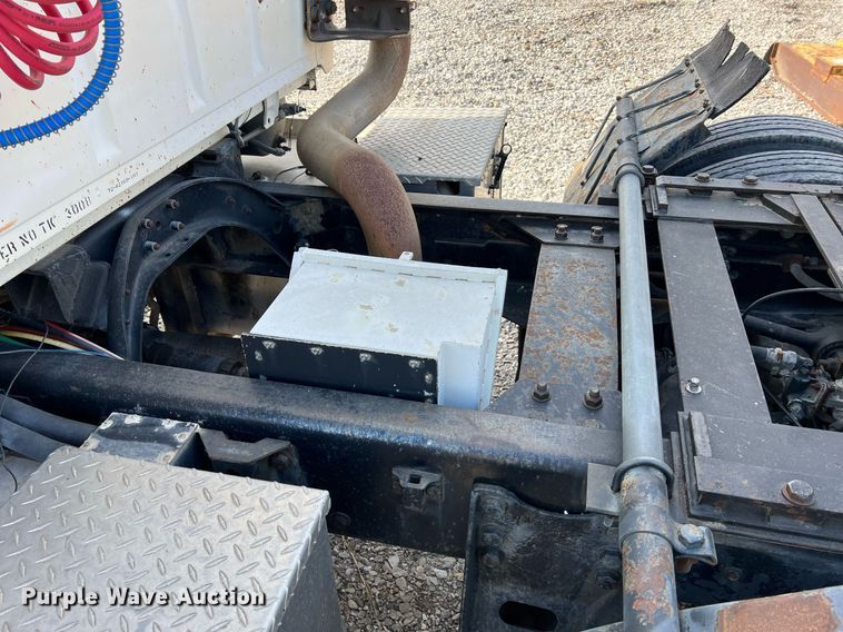 image for item LI9615 1985 Ford L9000  semi truck