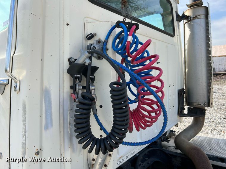 image for item LI9615 1985 Ford L9000  semi truck