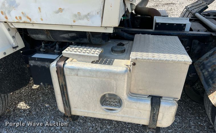 image for item LI9615 1985 Ford L9000  semi truck