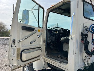 image for item LI9615 1985 Ford L9000  semi truck