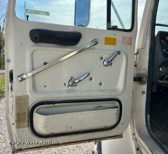 image for item LI9615 1985 Ford L9000  semi truck