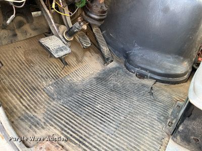 image for item LI9615 1985 Ford L9000  semi truck