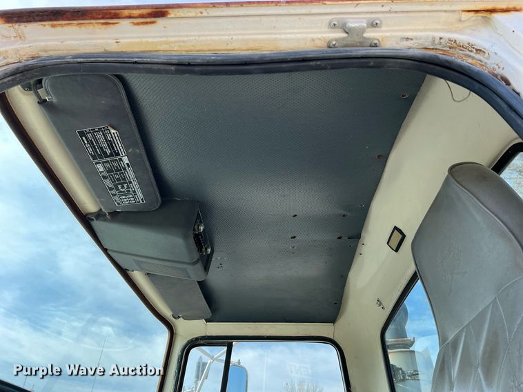 image for item LI9615 1985 Ford L9000  semi truck