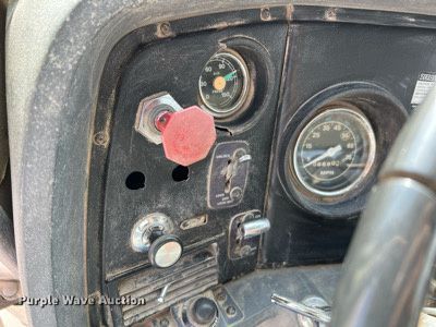 image for item LI9615 1985 Ford L9000  semi truck