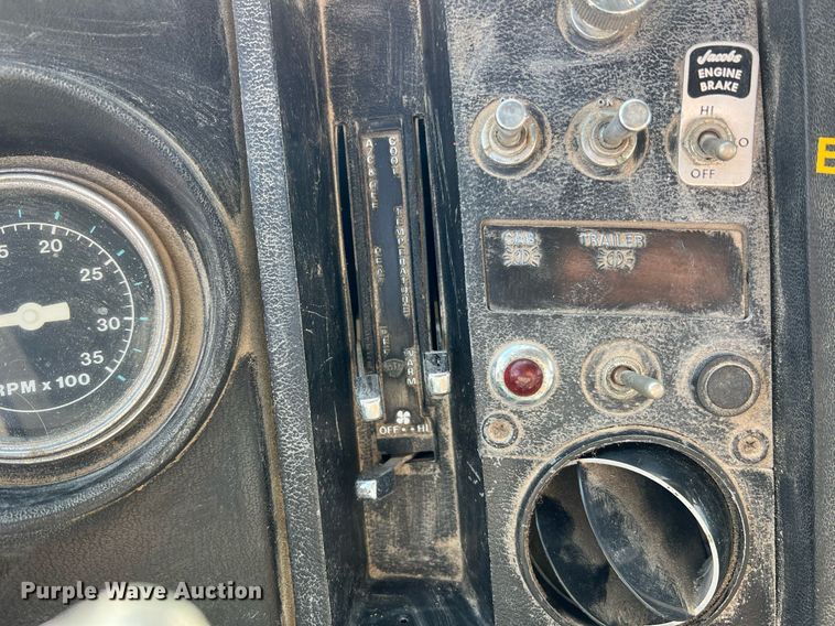 image for item LI9615 1985 Ford L9000  semi truck