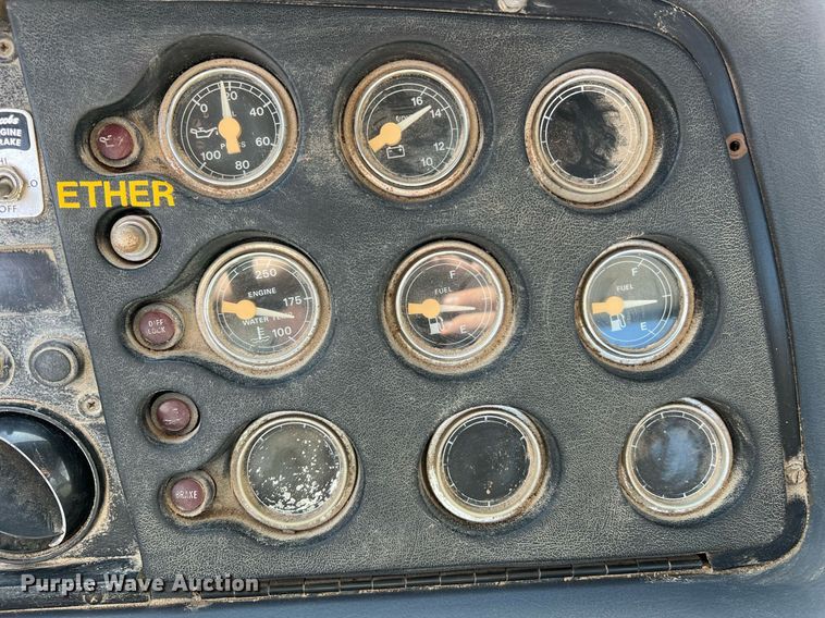 image for item LI9615 1985 Ford L9000  semi truck