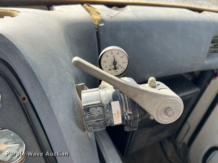 image for item LI9615 1985 Ford L9000  semi truck