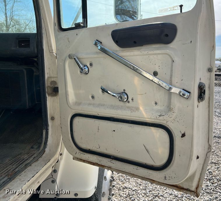 image for item LI9615 1985 Ford L9000  semi truck