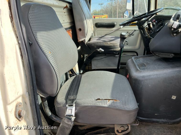 image for item LI9615 1985 Ford L9000  semi truck