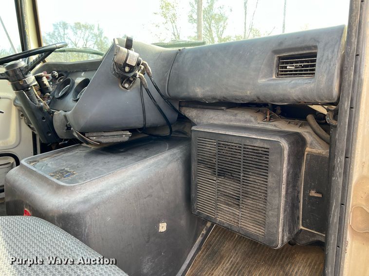 image for item LI9615 1985 Ford L9000  semi truck