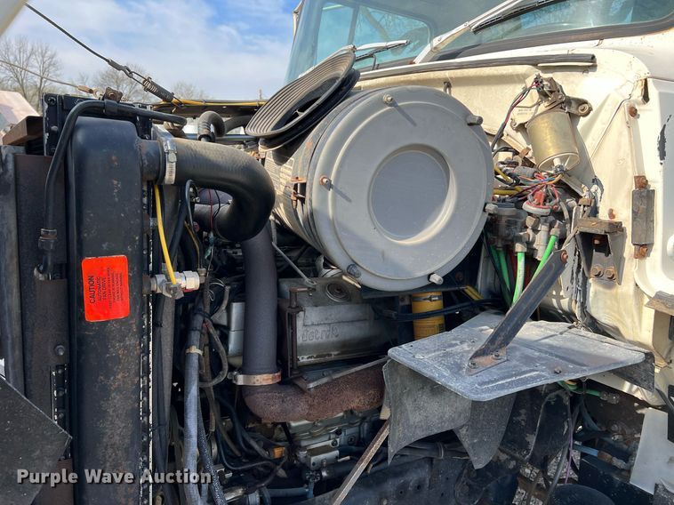 image for item LI9615 1985 Ford L9000  semi truck