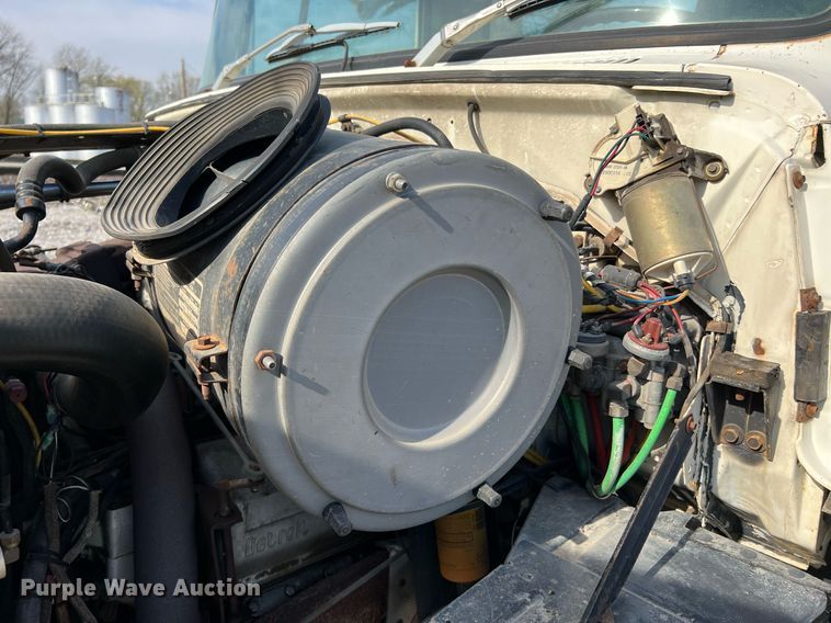 image for item LI9615 1985 Ford L9000  semi truck