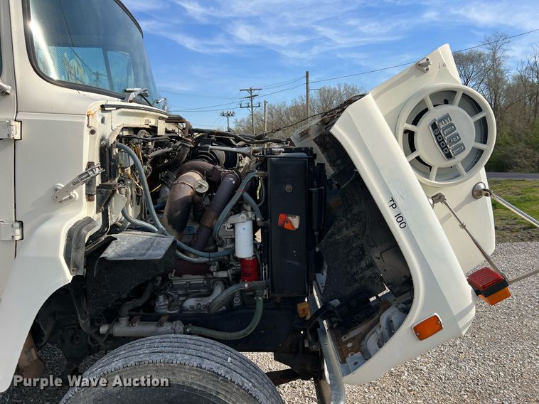 image for item LI9615 1985 Ford L9000  semi truck