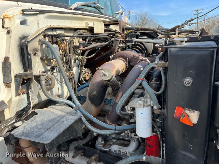 image for item LI9615 1985 Ford L9000  semi truck