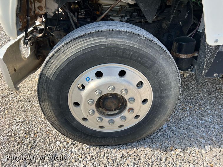 image for item LI9615 1985 Ford L9000  semi truck