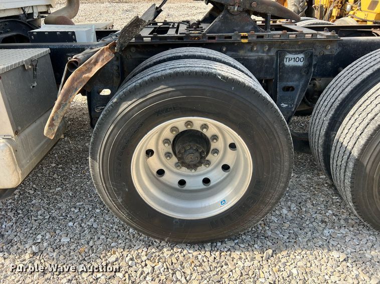 image for item LI9615 1985 Ford L9000  semi truck