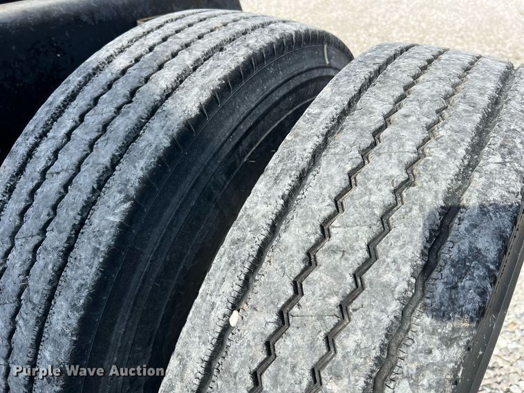 image for item LI9615 1985 Ford L9000  semi truck