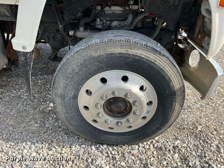 image for item LI9615 1985 Ford L9000  semi truck