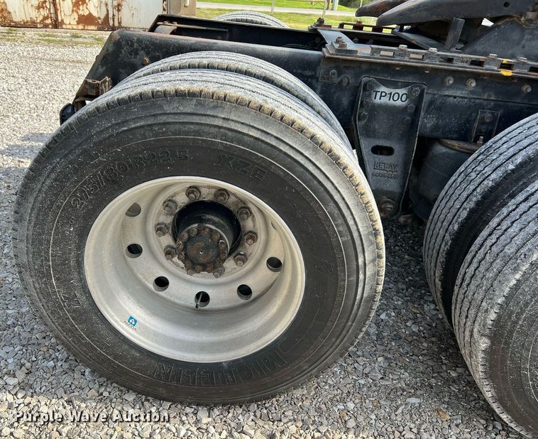 image for item LI9615 1985 Ford L9000  semi truck