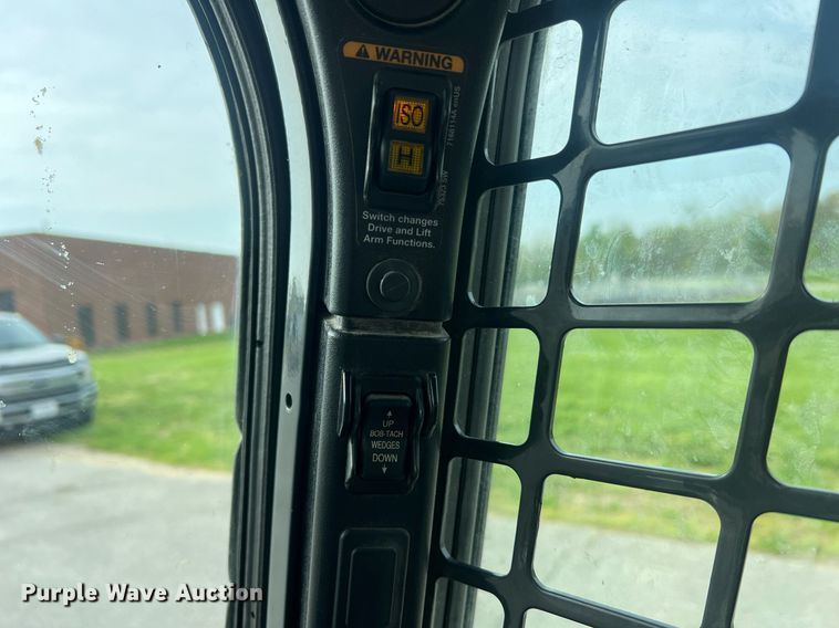 image for item LI9627 2015 Bobcat T650  tracked skid steer loader