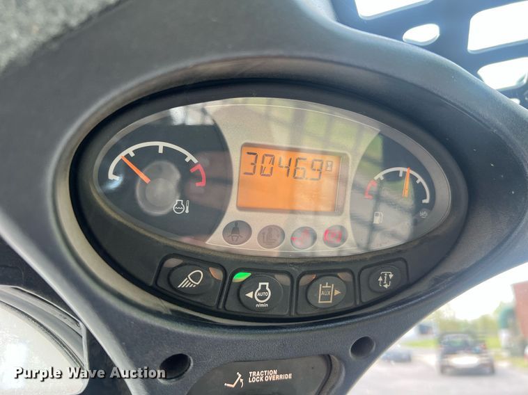 image for item LI9627 2015 Bobcat T650  tracked skid steer loader