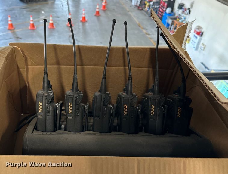 image for item LN9201 Motorola  two-way radios