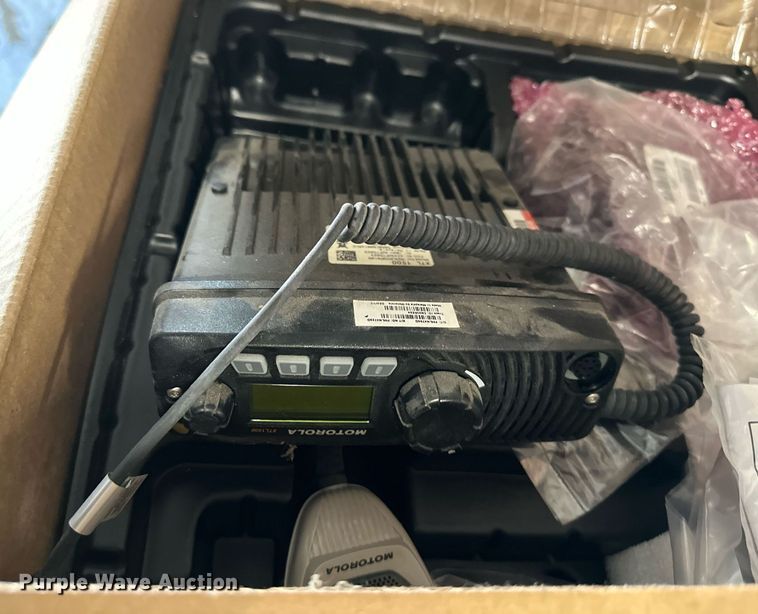 image for item LN9201 Motorola  two-way radios