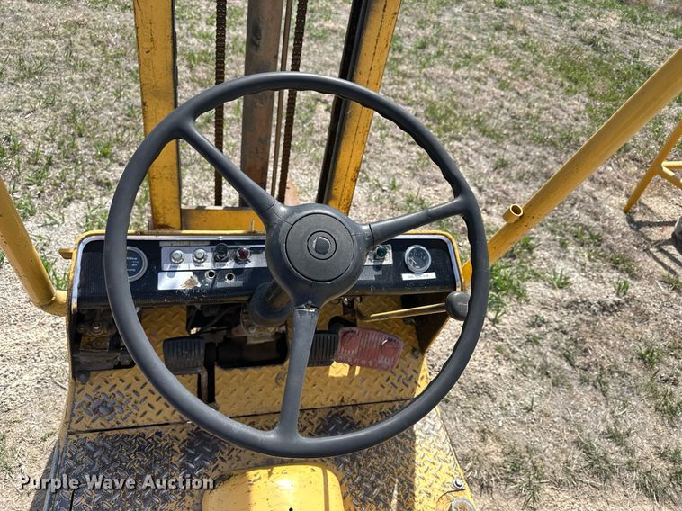 image for item LN9443 Hyster H30E  forklift