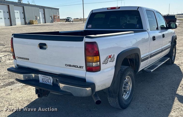 image for item LN9444 2001 Chevrolet Silverado 2500HD  Crew Cab pickup truck