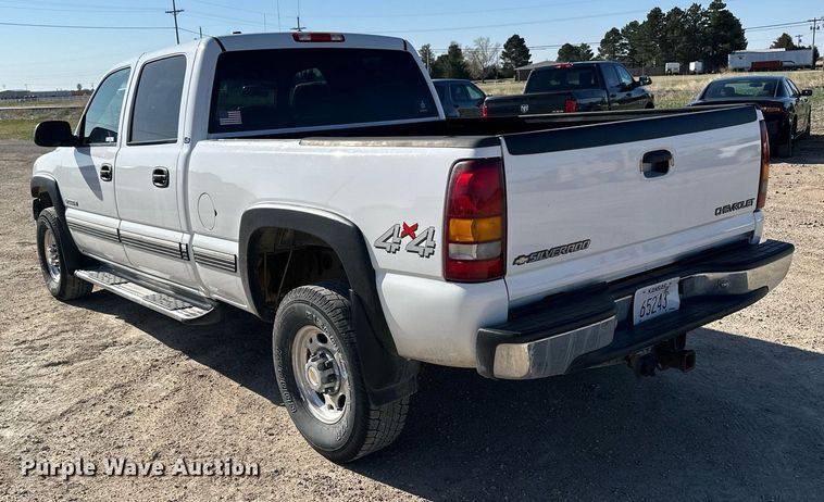 image for item LN9444 2001 Chevrolet Silverado 2500HD  Crew Cab pickup truck