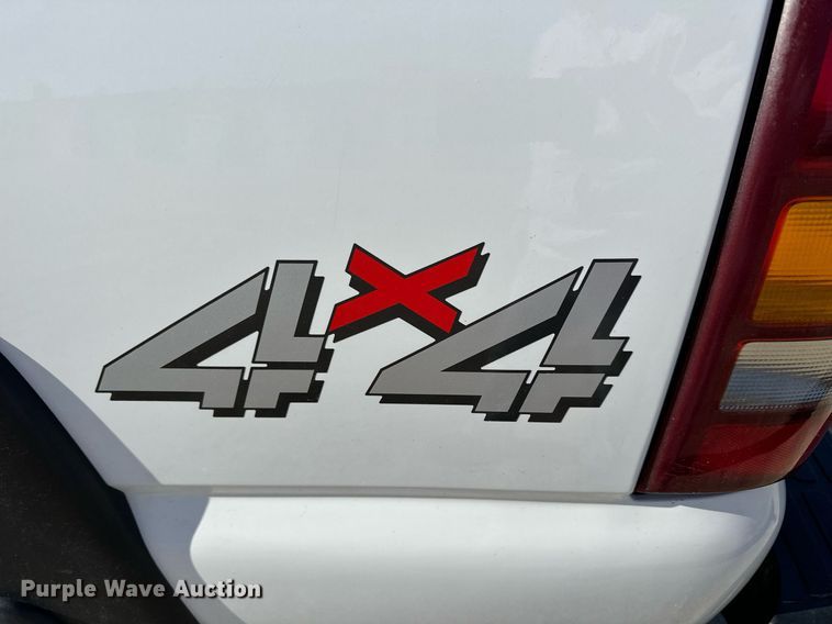 image for item LN9444 2001 Chevrolet Silverado 2500HD  Crew Cab pickup truck