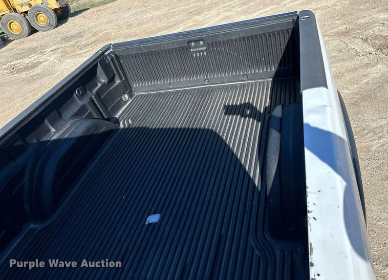 image for item LN9444 2001 Chevrolet Silverado 2500HD  Crew Cab pickup truck