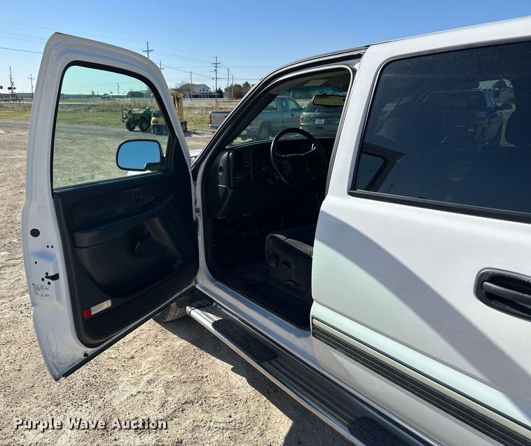 image for item LN9444 2001 Chevrolet Silverado 2500HD  Crew Cab pickup truck