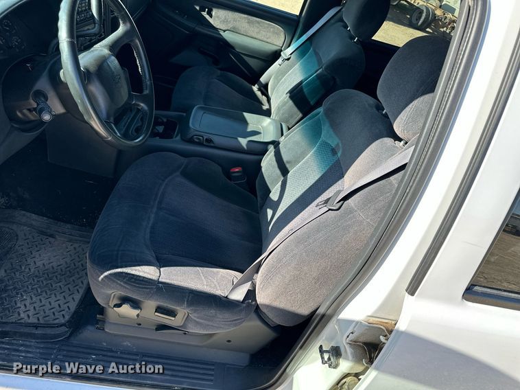 image for item LN9444 2001 Chevrolet Silverado 2500HD  Crew Cab pickup truck