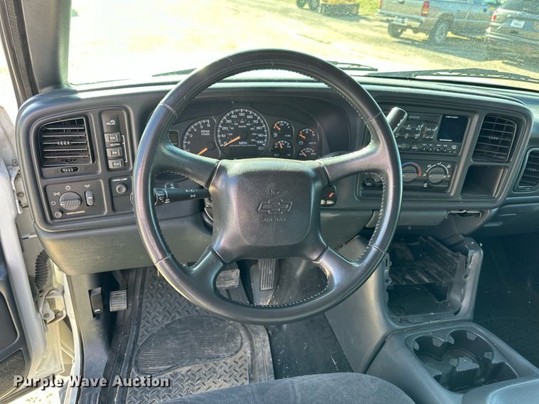 image for item LN9444 2001 Chevrolet Silverado 2500HD  Crew Cab pickup truck