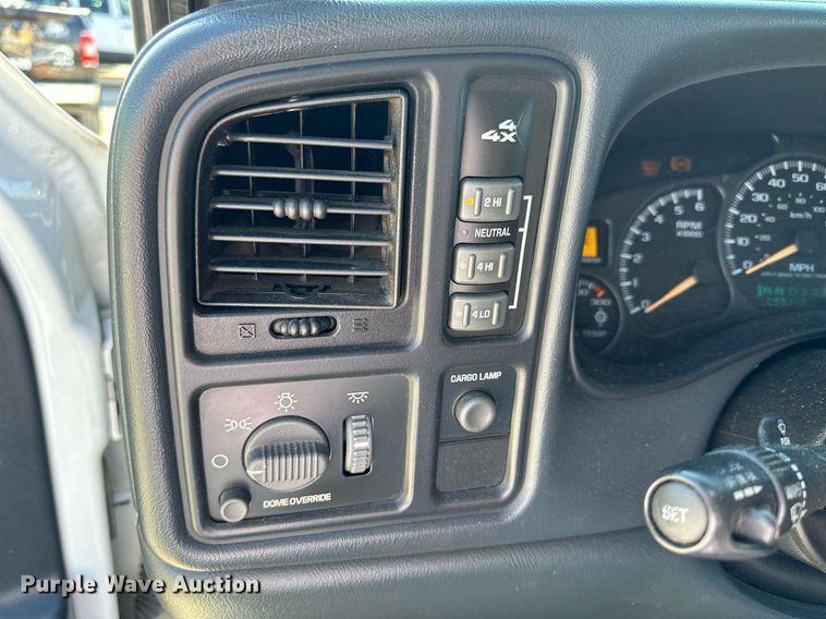 image for item LN9444 2001 Chevrolet Silverado 2500HD  Crew Cab pickup truck