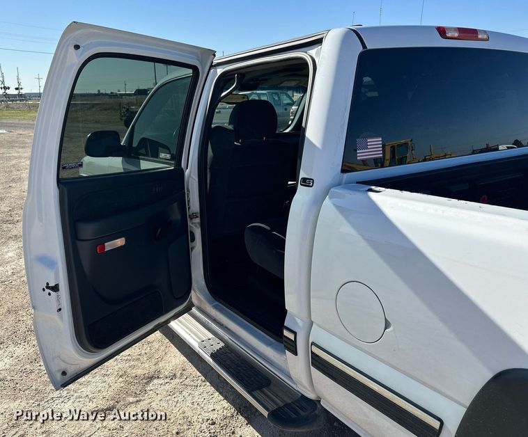 image for item LN9444 2001 Chevrolet Silverado 2500HD  Crew Cab pickup truck